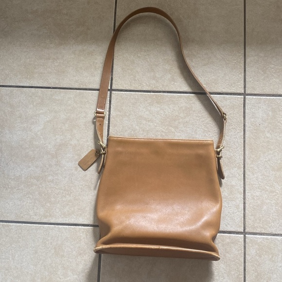 Vintage Coach leather slim bucket purse - Picture 2 of 16